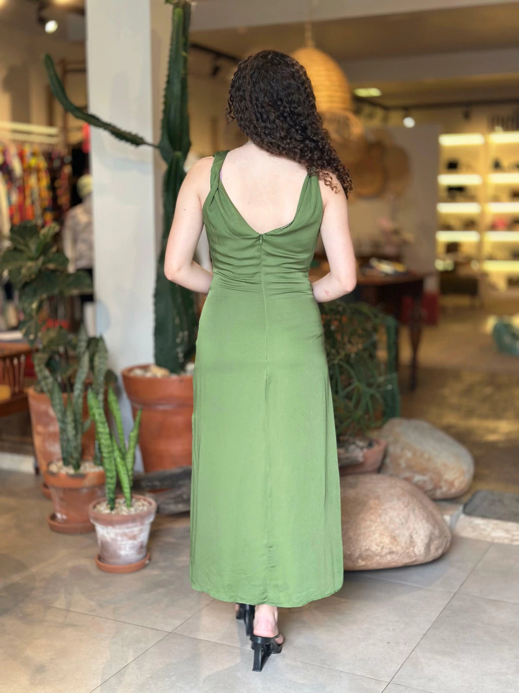 Vestido Chá De Alças Torcidas Com Decote Reto E Fenda