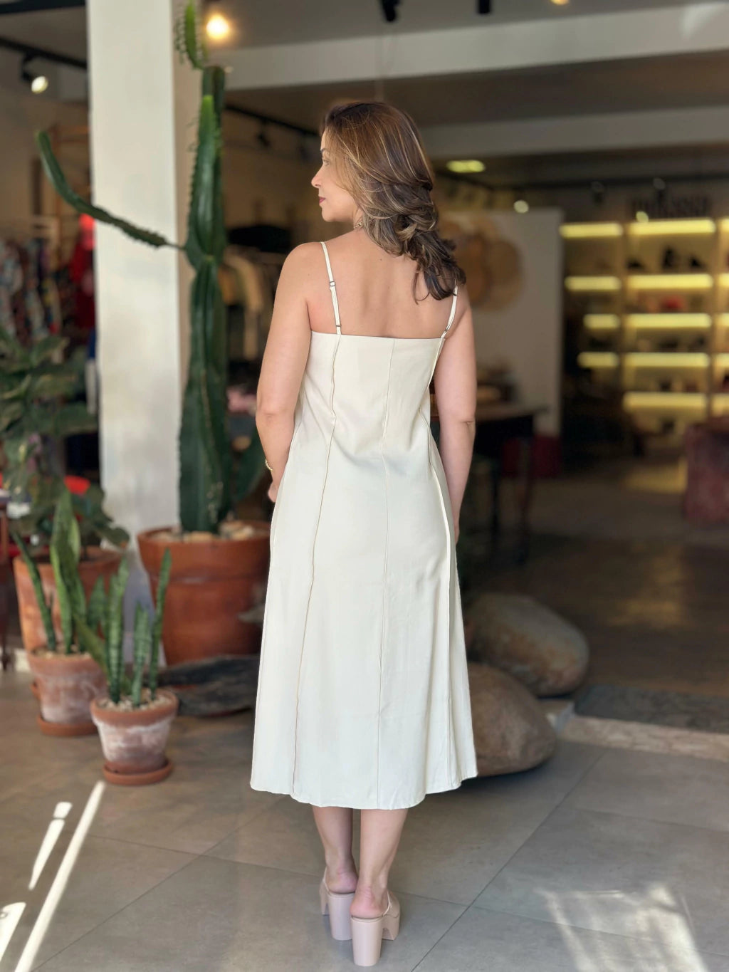 Vestido Midi em Peach Touch com Recortes