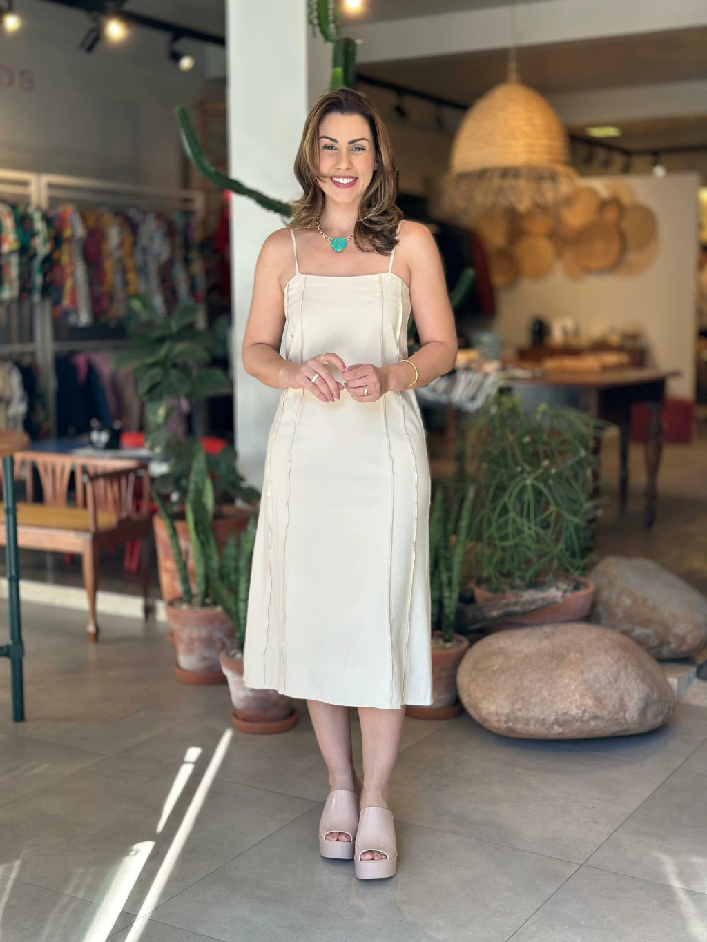 Vestido Midi em Peach Touch com Recortes