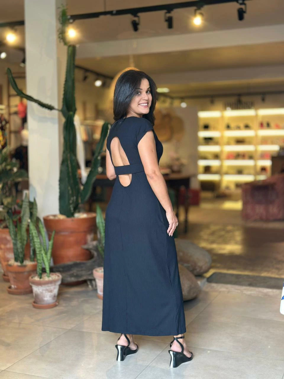 Vestido Chá Com Recorte Nas Costas Em Malha Canelada